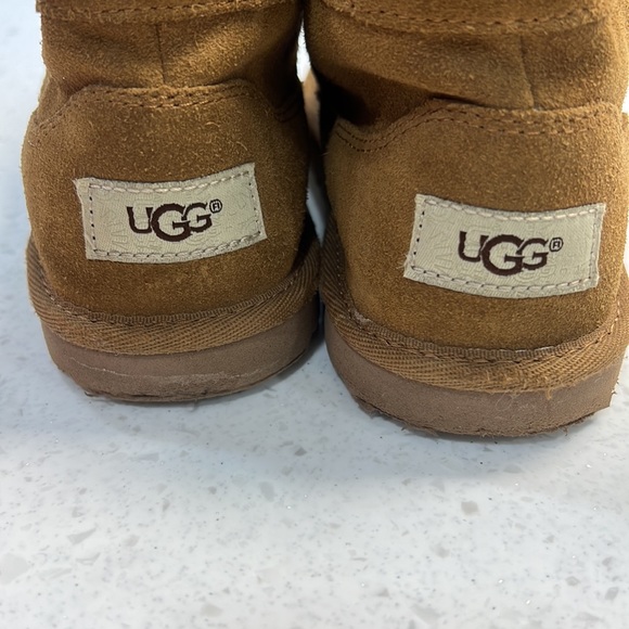 UGG Derick suede boots Youth Size 3 - Picture 4 of 9